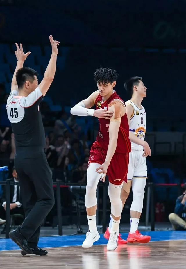 北京男篮士气高昂备战下一场比赛 