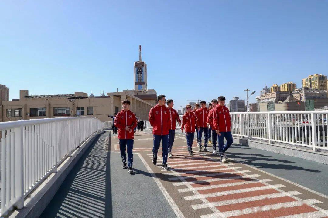 汉堡队员受伤备战，团结一心迎战强敌 
